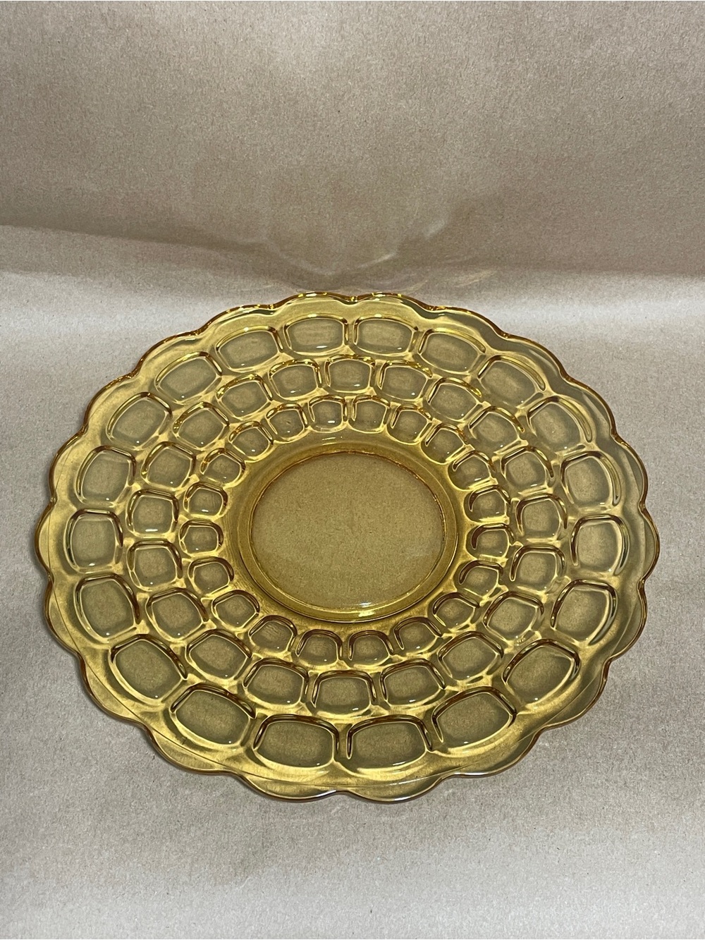 FEDERAL GLASS YORKTOWN COLONIAL 
Pressed Bubble Glass
HONEYCOMB PLATTER